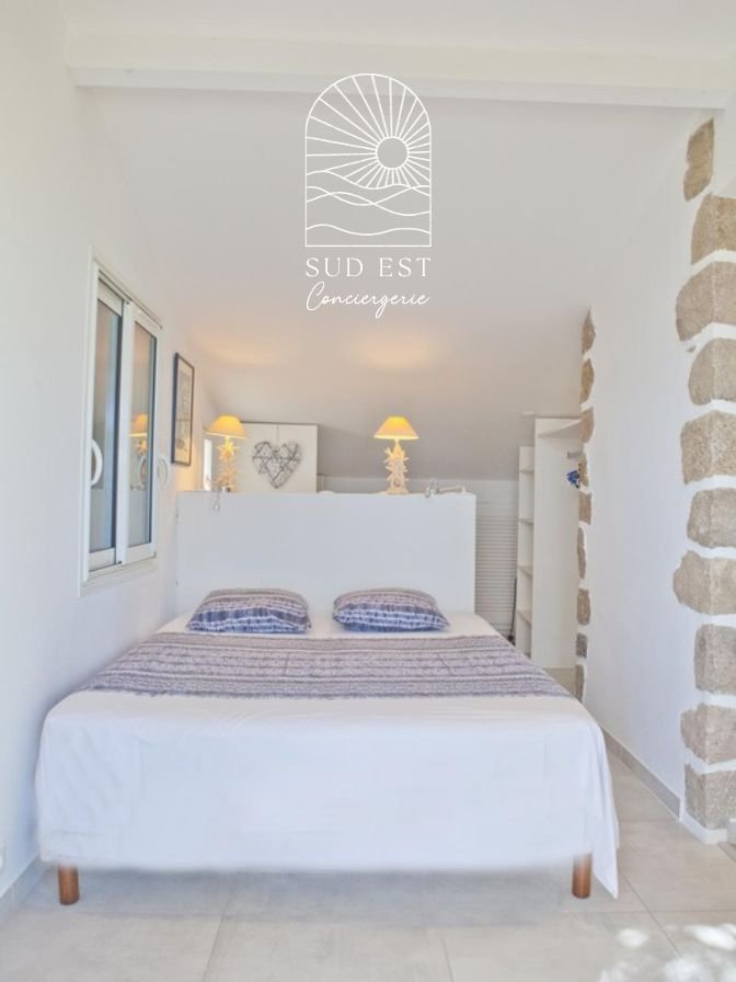 Magnifique chambre avec pierre apparente à Cala Rossa