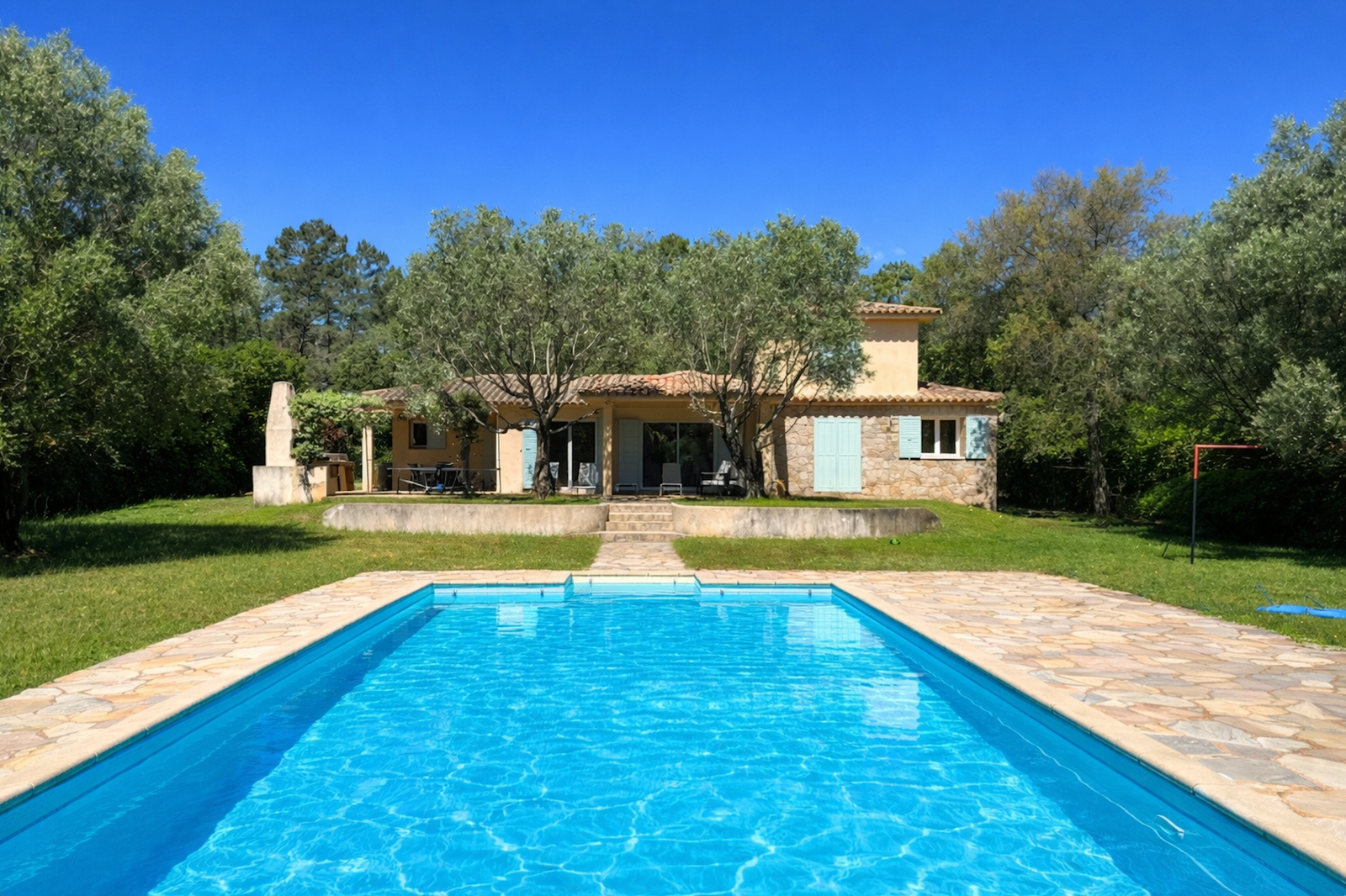 Lire la suite à propos de l’article Villa Capu