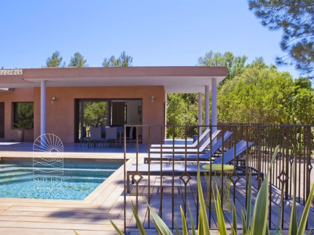 Villa toit plat et piscine