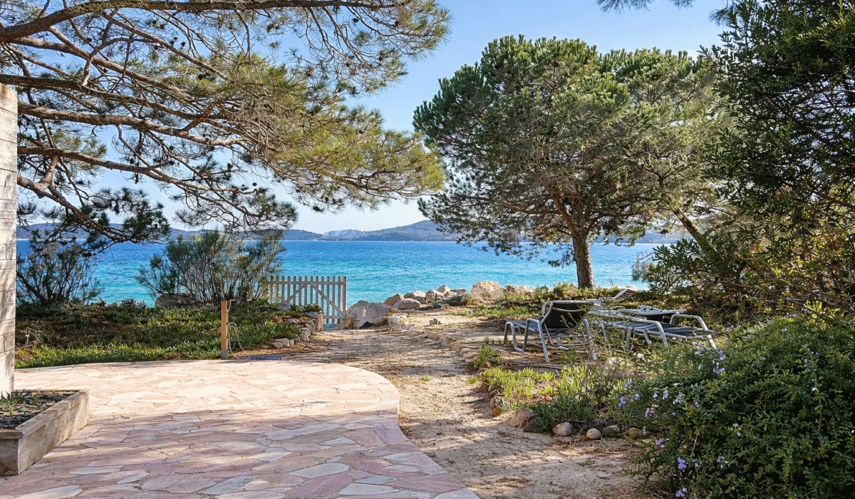 Villa pied dans l'eau porto vecchio cala rossa1