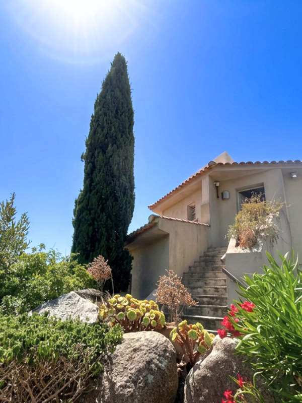 11location pied dans l'eau corse