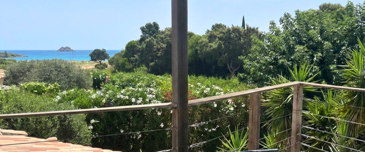 7location pied dans l'eau corse