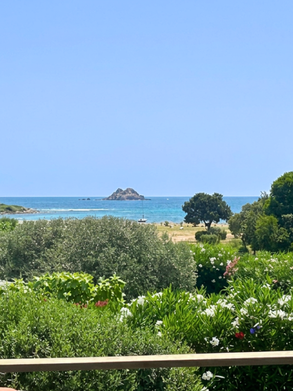 8location pied dans l'eau corse
